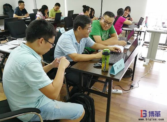 六西格瑪綠帶課程學員動手測量 六西格瑪綠帶課程學員動手測量