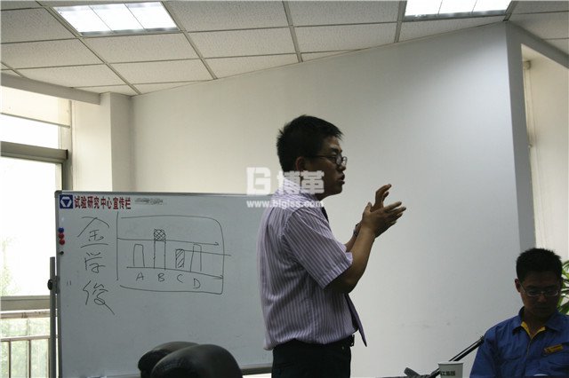 徐工挖機(jī)班組管理能力提升培訓(xùn)金老師授課現(xiàn)場 徐工挖機(jī)班組管理能力提升培訓(xùn)金老師授課現(xiàn)場