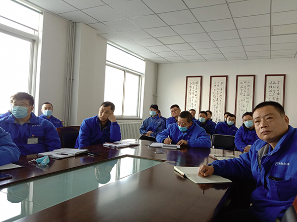 學員認真學習中 精益生產(chǎn)管理項目